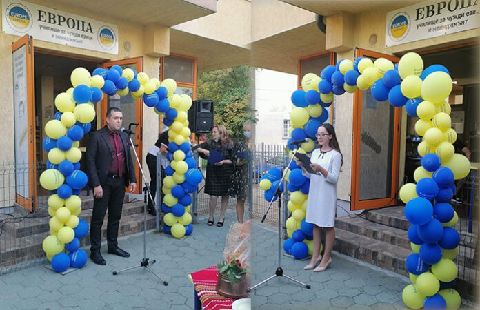Училища Европа отбеляза с тържество успеха на 20 свои възпитаници от учебните бази в Перник