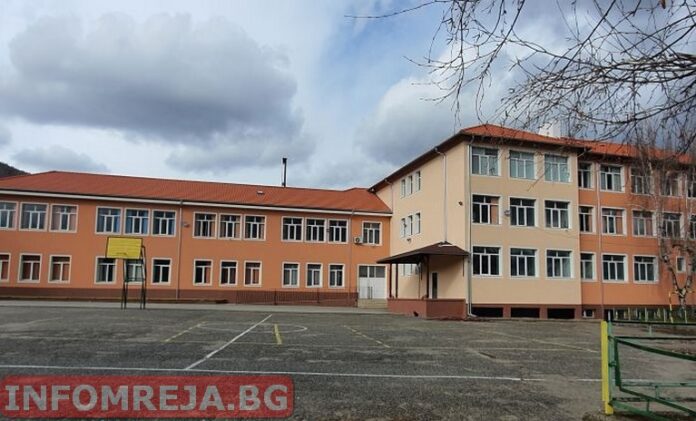 Училището в Лъжница е неузнаваемо