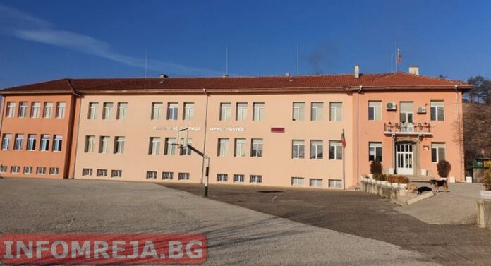 Училището в село Дъбница се развива все по-успешно
