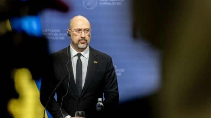 Украйна планира частично отваряне на въздушното си пространство