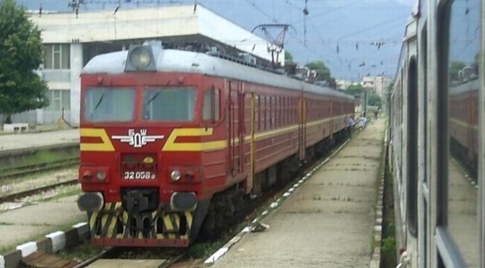 Уволнение грози стачкуващи от БДЖ