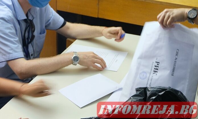 В Аврамово от машини преминават на бюлетини