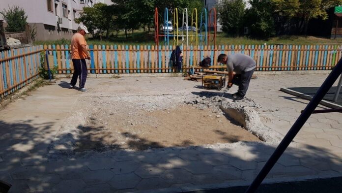 В Благоевград започна премахването на пясъчниците от детските площадки