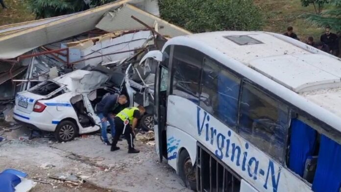 В Бургас почитат паметта на двамата полицаи