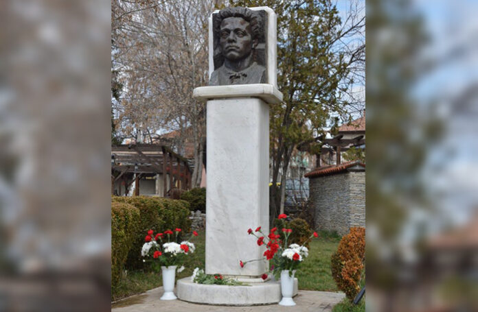 В Деня на Левски – урок по родолюбие и поклонение пред неговия паметник в Гоце Делчев