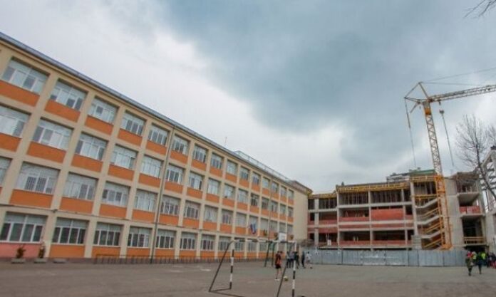 В клас или пред компютъра - зависи от ваксинацията