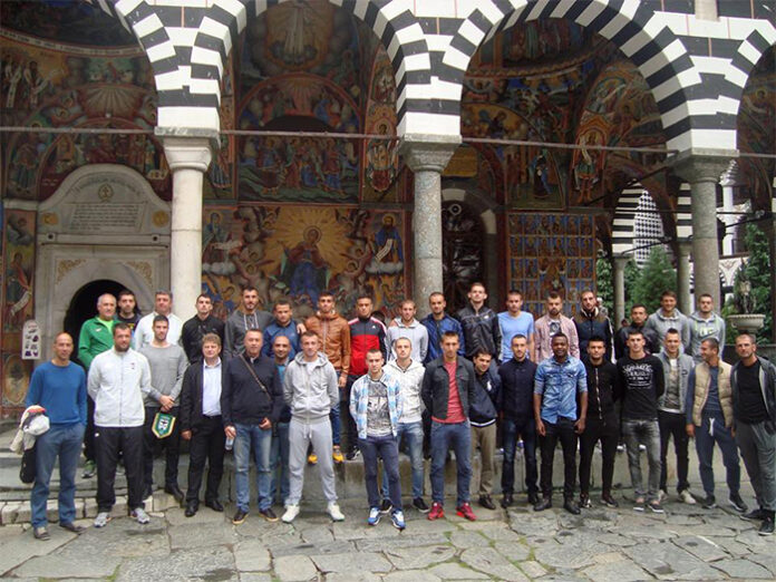 В Пирин запалиха по свещ за победа