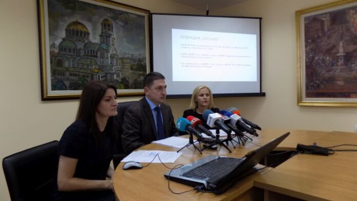 В рамките на година разбиха трета група за телефонни измами
