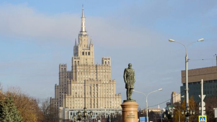 В Русия осъдиха журналист на 7 г. затвор заради критика срещу нахлуването в Украйна