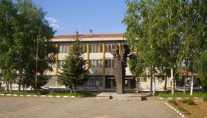 В Соволяно събират пари за лечението на 22-годишно момче