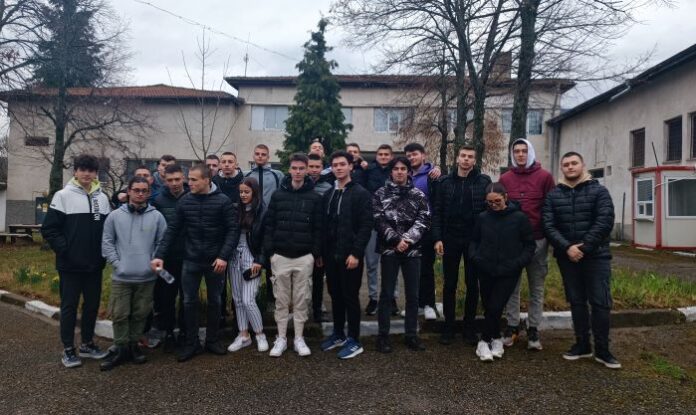В Световния ден на водата гимназисти посетиха пречистветелните станции в Кюстендил