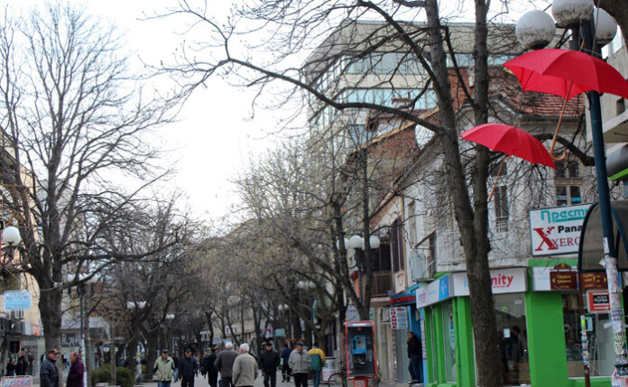 Вандали отново опустошиха великденските чадъри в Благоевград