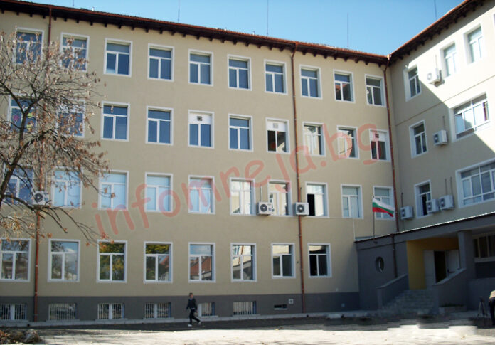 Вандали съсипват фасадите на училищата в Гоце Делчев