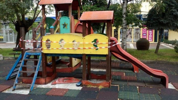 Вандали унищожиха поредната детска площадка в Кюстендил