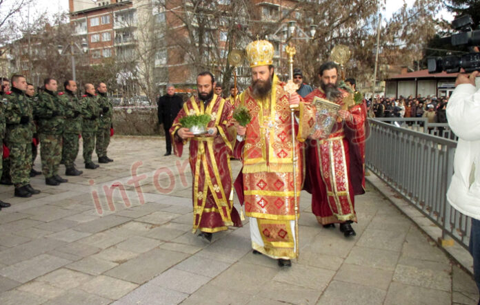 Васил Зинков извади богоявленския кръст в Гоце Делчев