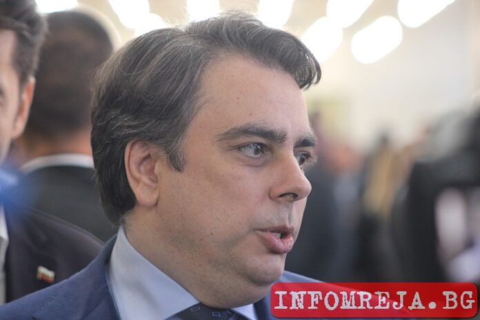 Василев иска депутатите да прекъснат ваканцията и да допълнят домовата книга