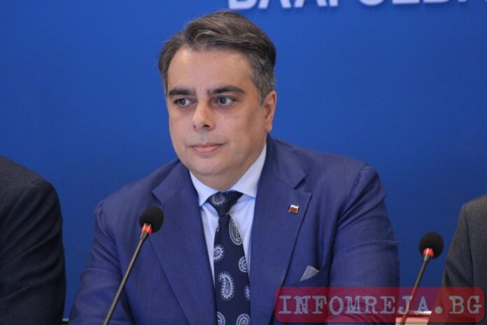 Василев: Няма как да спира конституционно дело