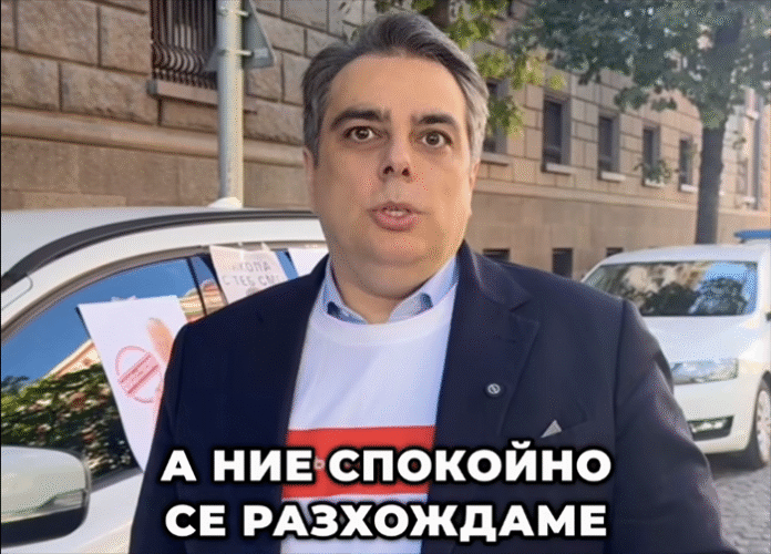 Василев след словесния сблъсък с Пеевски: Който работи за хората