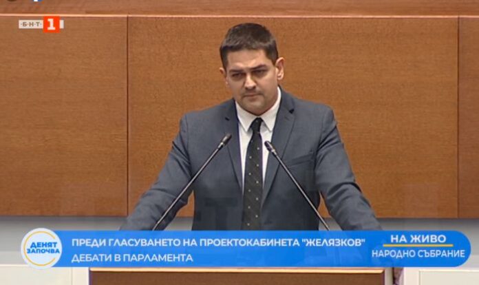 Василев: Това е мимикрия!