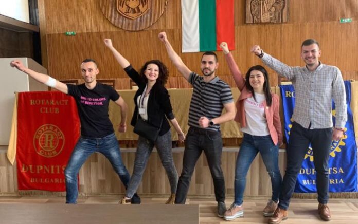 Великденска забава с Ротаракт клуб - Дупница