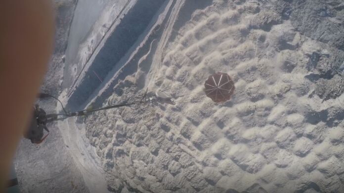 Вертолет „Кугар“ се включи в гасенето на пожара над село Югово