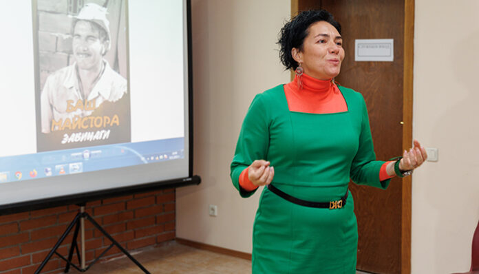 Веселина Господинова представи в ЮЗУ книга за баща си - Баш майстора