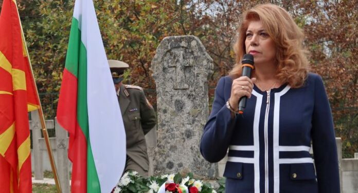 Вицепрезидентът Йотова посети българското военно гробище в битолското село Цапари
