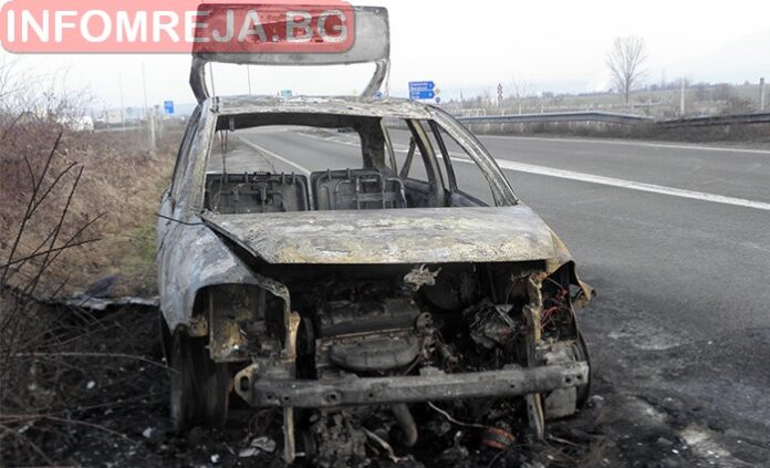Видинските криминалисти разследват палеж на две коли