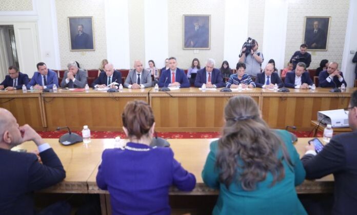 Вигенин на среща с ГЕРБ: Има 3 въпроса