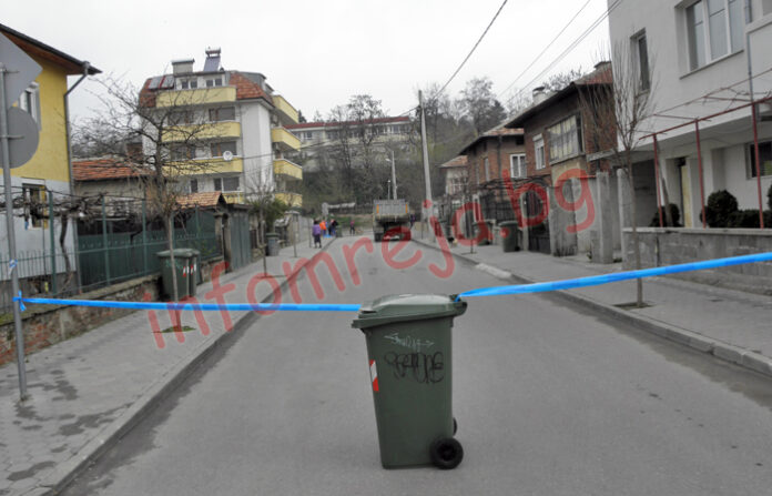 ВиК авария затвори улицата пред поликлиниката