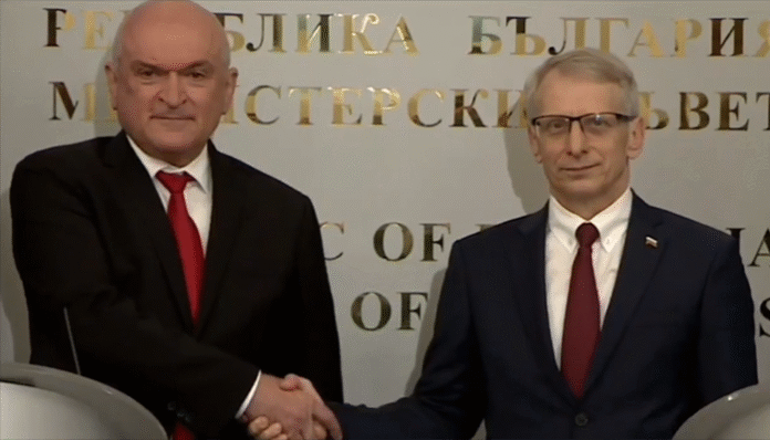 Властта предадена