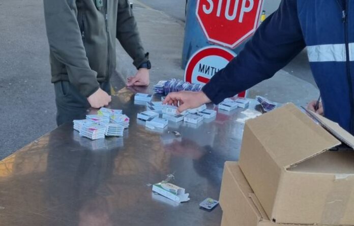 Вместо замразена риба: Спипаха сексуални стимуланти на Капитана