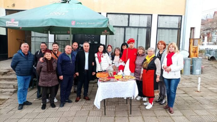 ВМРО – Кюстендил спази традицията: Дариха 1000 мартеници и 1000 знамена