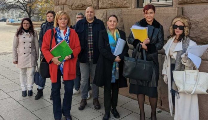Внесоха 4000 подписа за помилване на Десислава Иванчева