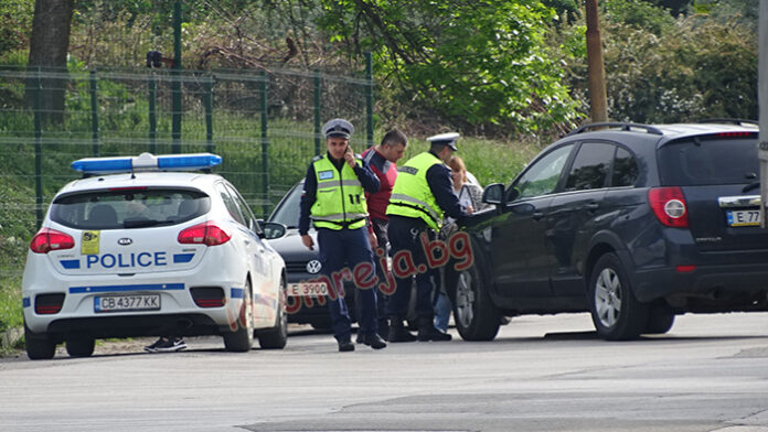 Водач издъхна в колата си по време на движение