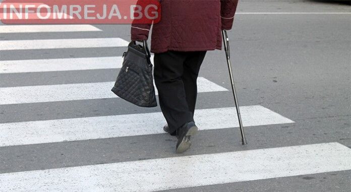 Водач на 18 години блъсна 78-годишна благоевградчанка на пешеходна пътека