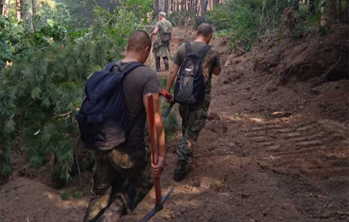 Военнослужещи и техника отново участват в гасенето на пожара над Твърдица