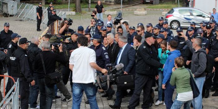 Волен Сидеров се сби с протестиращите