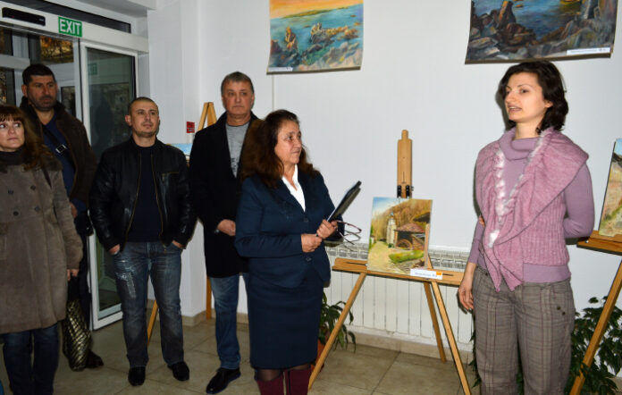 Вяра Кифова откри първата си самостоятелна изложба в Сандански