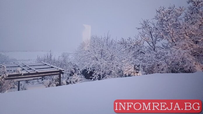 Времето днес: Жълт и оранжев код за дъжд и сняг