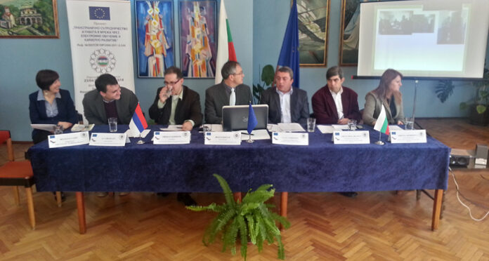 Връчиха първите дипломи на завършили онлайн курс по български и сръбски
