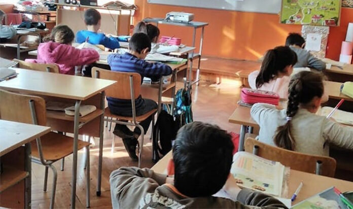 Всички ученици се връщат в клас от понеделник