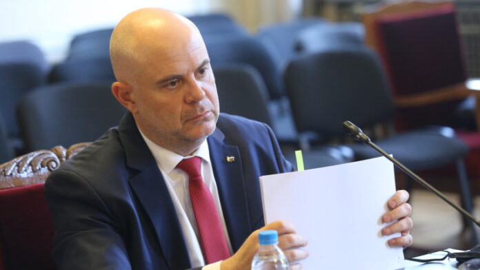 ВСС няма да бърза с решението за отстраняване на Гешев