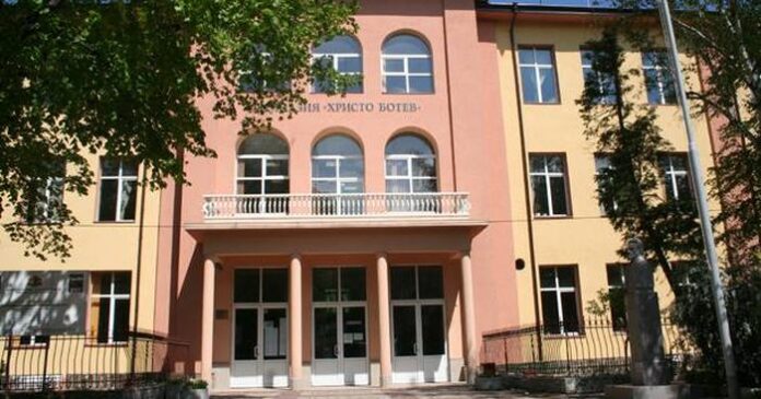 Второ място за ученик от Профилираната гимназия в Дупница от конкурс „Методология и ИТ в образованието”