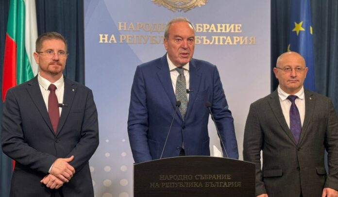 „Възраждане” покани на дебат частните пенсионни фондове по темата за закриването им