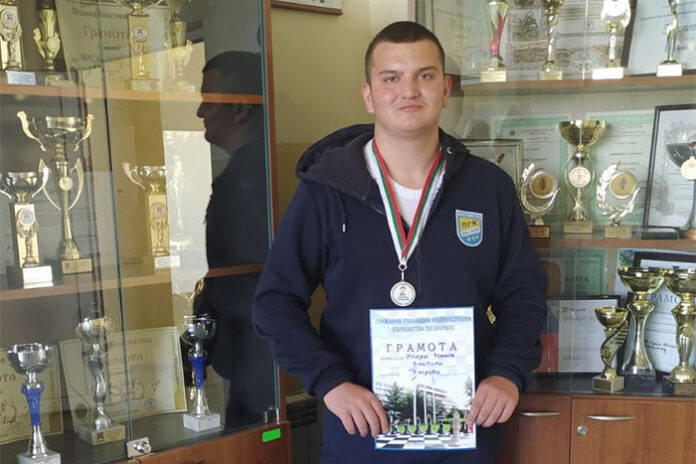 Възпитаник на ПГИ “Иван Илиев“ е вицешампион на България по шахмат