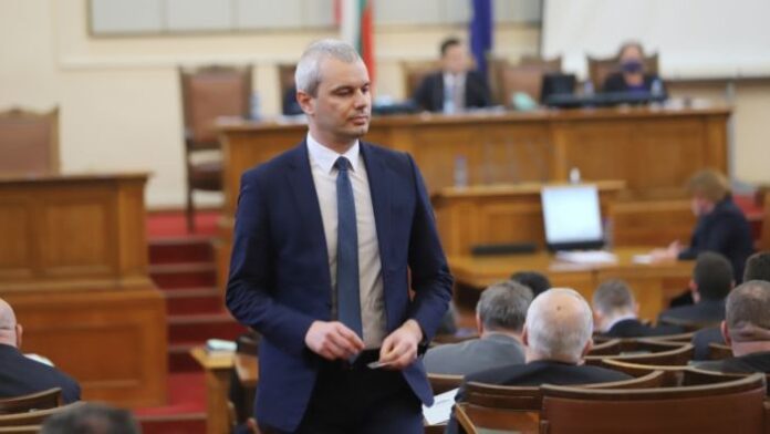 „Възраждане“ атакува зеления сертификат пред КС