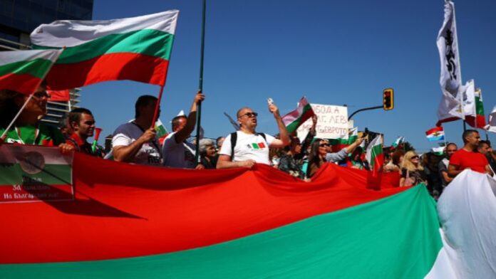 „Възраждане“ излиза на протест в София