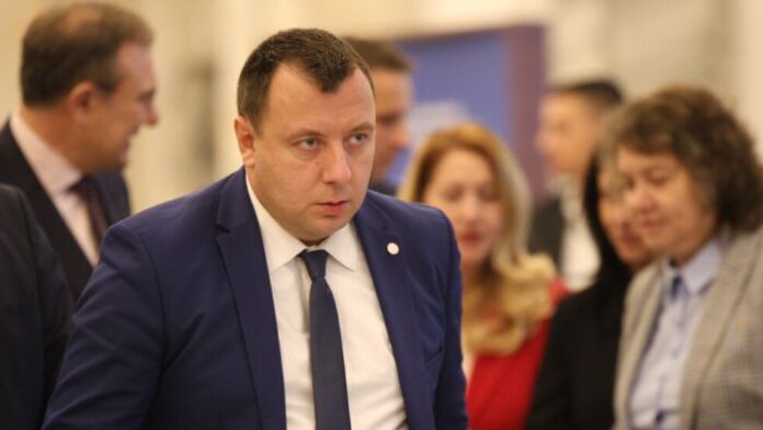 „Възраждане“ няма да оттегли кандидата си за председател на НС