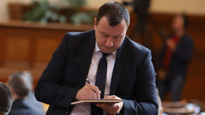 „Възраждане“ предлага Петър Петров за председател на 49-ото НС